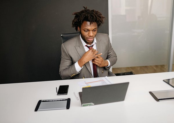 Réussir l'anniversaire d'entreprise : stratégies, idées et impacts pour fédérer vos collaborateurs